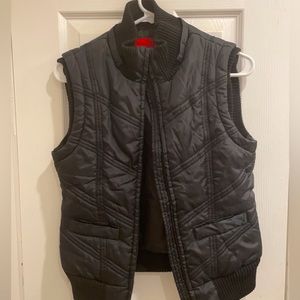 EUC! Mossimo black winter puffer vest size small